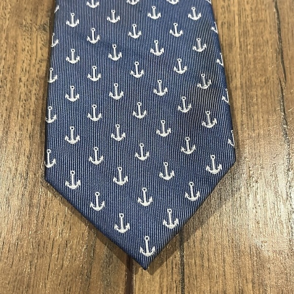 Chaps Men's 100%Silk Anchor Pattern Blue Tie Size One - Picture 5 of 8